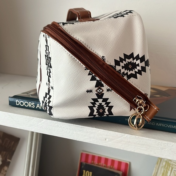 Aztec Western Makeup or Jewelry travel bag NWOT - Picture 2 of 9